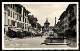 AK Morat, Grand`rue mit Springbrunnen